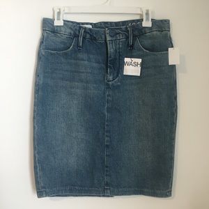 GAP NWT Denim Skirt with Pockets and Denim Button